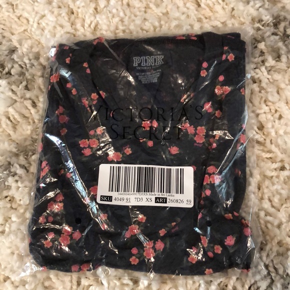 Victoria’s Secret PINK Twisted Back Muscle Tank - Picture 3 of 8